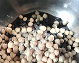 A picture of step 2 of Blackbean naanwich.