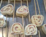 Foto del paso 1 de la receta: Chupetines de hojaldre de jamón y queso