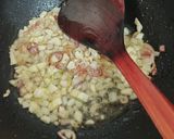 Foto langkah ke 2 dari resep Sup Makaroni Telur.