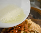 Foto del paso 6 de la receta: Granola sin gluten de quinoa hinchada con almendras y ciruelas