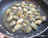 A picture of step 3 of Spring Cabbage & Manila Clam Soup Pasta.