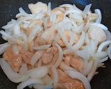 A picture of step 9 of Stir-fried Chicken Breast and Shiso Leaf with Lemon Juice and Fish Sauce.
