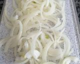 Foto del paso 1 de la receta: Calamaritos en salsa con cebolla