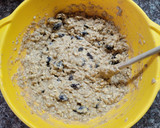 Foto del paso 3 de la receta: Bizcochitos de avena con mucha banana y pasas de uva