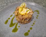 Foto del paso 8 de la receta: Mar y montaña gamba y salchicha con seta camasec y yema escaldada