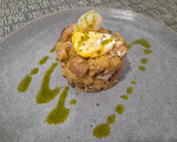 Foto del paso 8 de la receta: Mar y montaña gamba y salchicha con seta camasec y yema escaldada