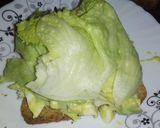 A picture of step 3 of Egg and Avocado Sandwich.