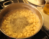 Foto del paso 13 de la receta: Tortelinis con salsa amarilla-marroncita