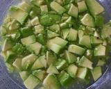 Csicseriborsó-avokádó-mangó saláta recept fázis 3 fotója