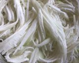 Hình bước làm 1 của món Bầu xào nấm rơm chay