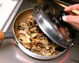 A picture of step 4 of Healthy Simmered Konbu Seaweed.
