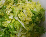 Foto del paso 1 de la receta: Escarola en salsa de truchas