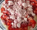Φωτογραφία βήματος 4 της συνταγής Eton Mess - επιδόρπιο με φράουλες