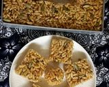 A picture of step 4 of Pumpkin seeds & puffed rice chikki.