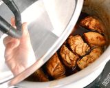 Hình bước làm 3 của món Thịt Gà Kho Rau Răm