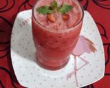 صورة لخطوة 3 من وصفة سموذي البطيخ والفراولة🍓🍉