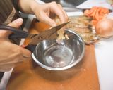 大蝦菠菜蘑菇意粉 附「實作影片」的食譜步驟1照片