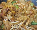 Gambar langkah 5 resipi Kuetiau Goreng sosej.