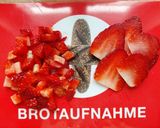 Hình bước làm 1 của món Chocolate Strawberry Pancakes