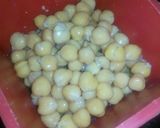 A picture of step 1 of Crispy creamy balls.