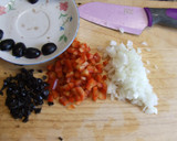 Foto del paso 1 de la receta: Ensalada variada con vinagreta de aceitunas negras