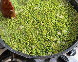 Une image de l'étape 3 de Petits pois aux œufs pochés – recette Portugaise.