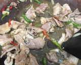 รูปขั้นตอนการทำที่ 4 ของ ข้าวกะเพราหมูชิ้น ไข่ดาว
