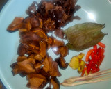 Foto langkah ke 1 dari resep Ayam Jamur.