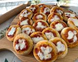 A picture of step 6 of Soft Mini Pizzas.