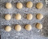 Foto langkah ke 5 dari resep Roti isi Bakso Ayam.