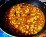 A picture of step 5 of Chorbi Diye Ghoogni (Watana Sabzi Using Mutton Fats).