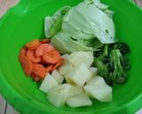 Foto langkah ke 1 dari resep Sup Sayur.