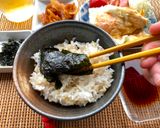 A picture of step 6 of Japanese Breakfast (how to eat Nori seaweed and rice).