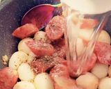 Hình bước làm 6 của món Lạp xưởng trứng cút kho tương