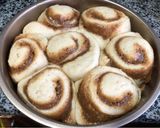 Hình bước làm 3 của món Cinnamon Rolls/ Bánh Quế Cuộn Cho Dịp Lễ Noel