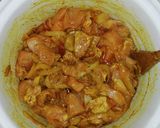 A picture of step 1 of LeViés Chicken Curry.