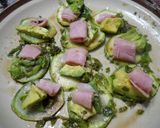 Foto del paso 5 de la receta: Rodajas de zuquini, jamón, palta - tomate, albahaca y algo más.