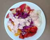 Foto langkah ke 3 dari resep Salad buah dan saus strawberry.