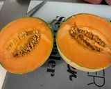 Une image de l'étape 1 de Salade composée de melon à la mortadelle farcie et feta.