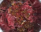Foto langkah ke 2 dari resep Tumis Daging Paprika.