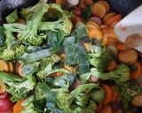Foto langkah ke 5 dari resep Tumis Brokoli Wortel dan Sosis.