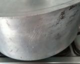 A picture of step 7 of کیریمل چاکلیٹ کیک.