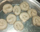 A picture of step 6 of Jalebi paratha of pudina.
