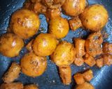 A picture of step 2 of Mushroom tikka masala.