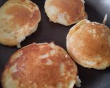 Foto del paso 4 de la receta: Panquecas de yuca y queso rellenos de dulce de guayaba🥯🥞🧀
