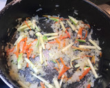 Foto del paso 2 de la receta: Espaguetis al nero di sepia con Atún, Gambones y Verduras
