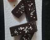A picture of step 5 of Jam stuffed coconut chocolate.