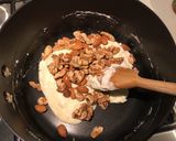 A picture of step 3 of Taiwanese-style almond nougat (Simple version).