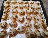 صورة لخطوة 4 من وصفة طريقه البيتزا 😋😍