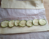 Foto del paso 6 de la receta: Rosas de hojaldre y calabacín